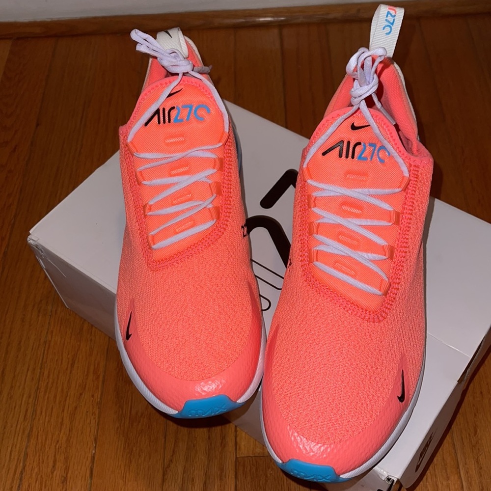 Nike Women Air Max 270 Size 9- NEW- NEVER BEEN WORN